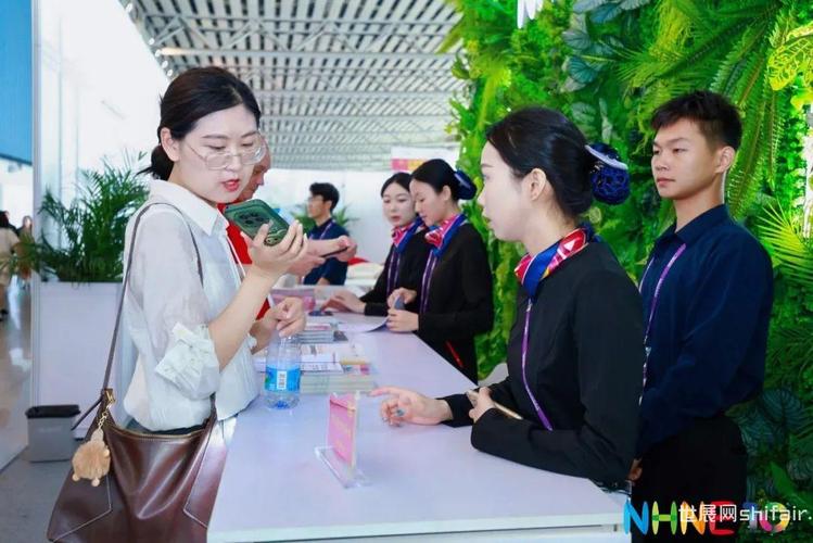 益生菌市场迎来新机遇 朱溢文先生携手OEM/ODM工厂，扫码开启健康食品定制新时代