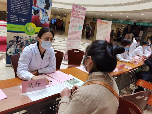 关爱女性卵巢健康，助力健康中国——妇科开展3·8妇女节健康咨询活动
